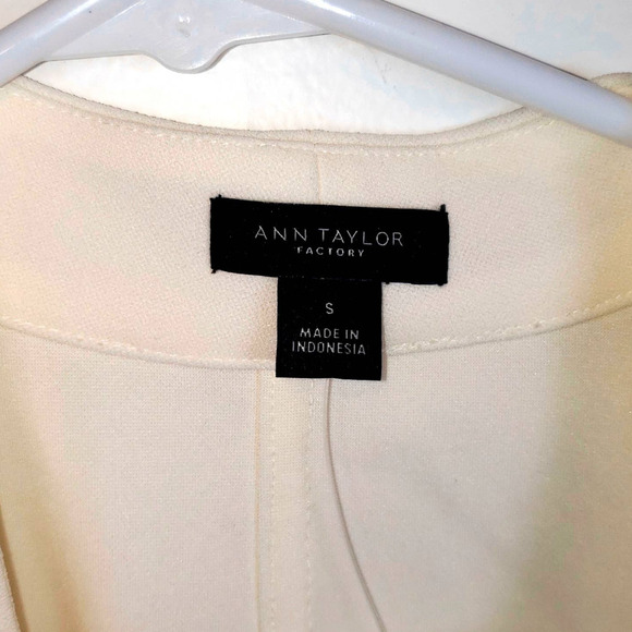 Ann Taylor Factory Ivory Sleeveless Blouse - Picture 5 of 6